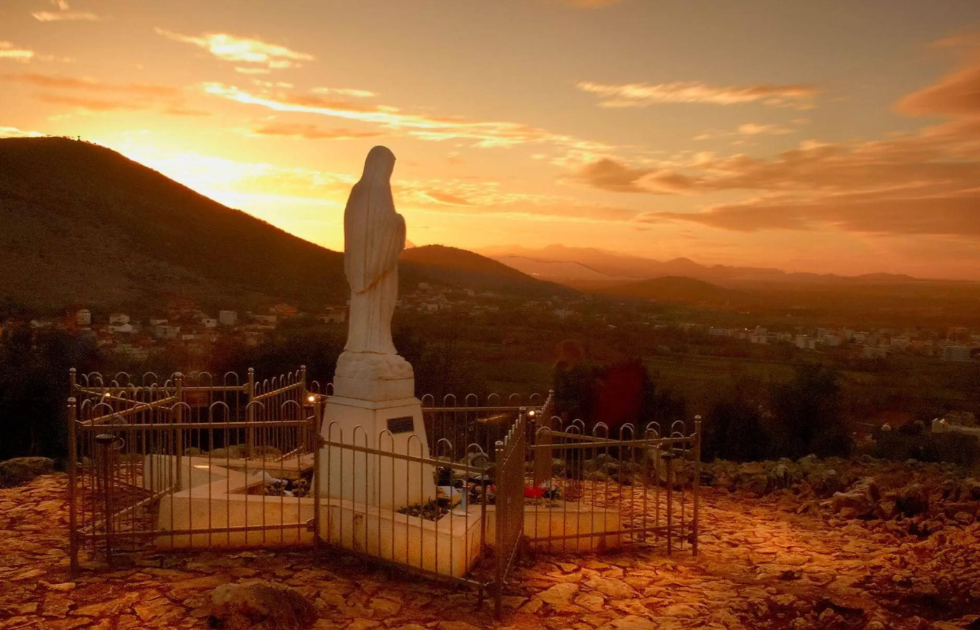 Medjugorje – Our Lady asks for an Immediate Rosary Novena for Peace
